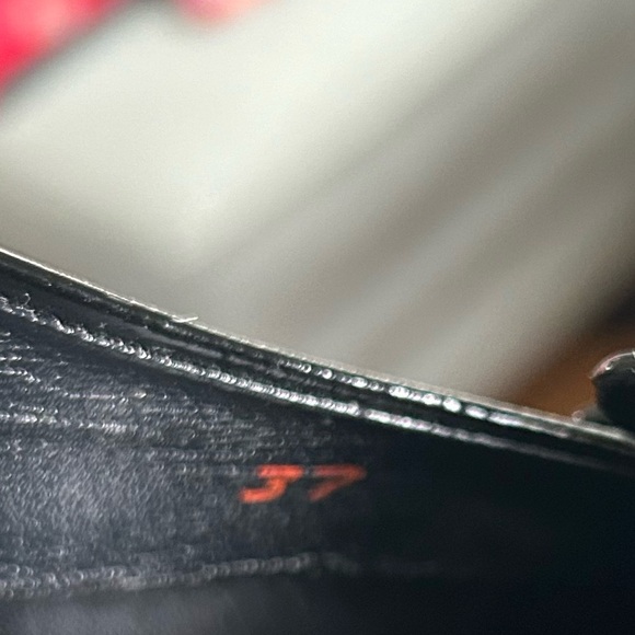 Prada Vintage  Women's Black Patent leather Pump Kitten Heels Size 37 - Picture 8 of 10